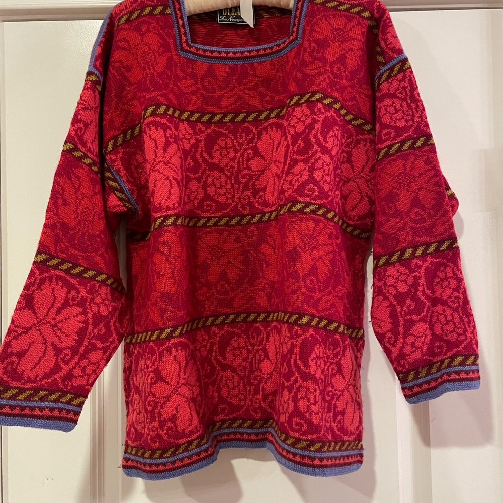 Oleana Red Floral Patterned Women's 100% Pure New Wool Nordic Sweater, M L